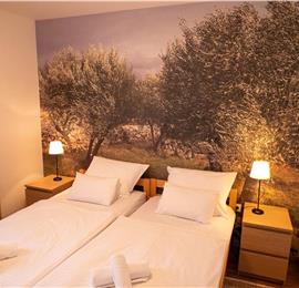 3 Bedroom Villa with Heated Pool near Malinska , Krk Island, Sleeps 6